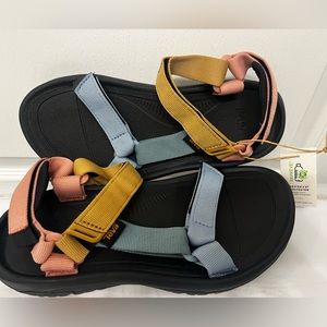 NEW Teva Women’s Hurricane XLT2 size 7